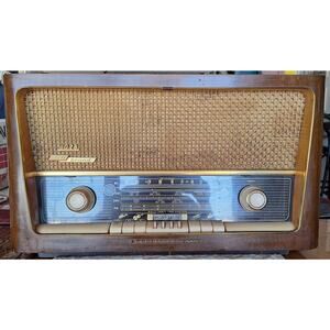 Grundig Majestic 3028 USA- German Radio- 3-D Sound- Works Great! Beautiful!